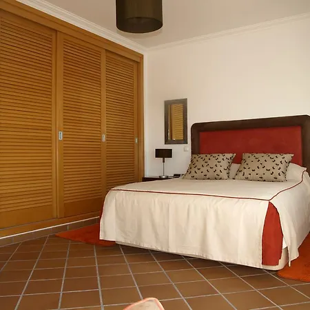 Vila Da Praia 463 E3 * Όμπιδος